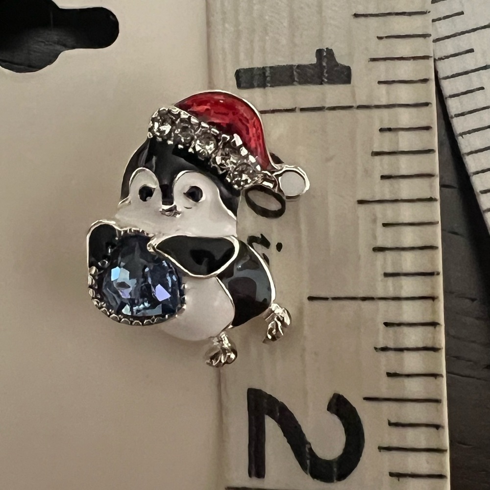 🎁 Napier Holiday Adorn Penguin & Blue Crystal Post Earrings - Picture 5 of 7